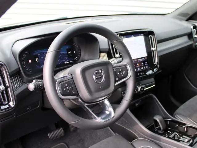 Volvo XC40 2.0 B4 Plus Black Edition 2025 Benzine 14