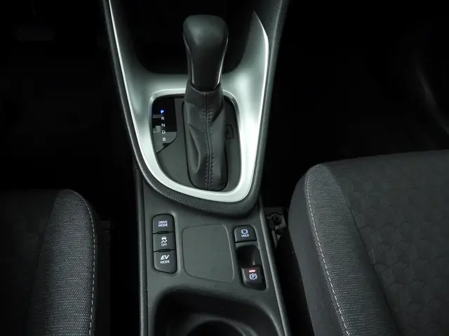 Toyota Yaris 1.5 Hybrid Active 2022 Hybride Benzine 16