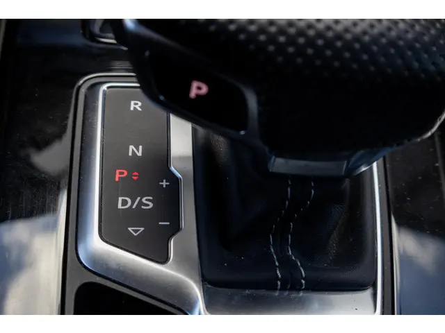 Audi A4 Avant 45 TFSI quattro edition one 2020 Benzine 38