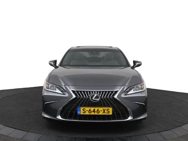 Lexus ES 300h Business Line 2023 Hybride Benzine 16