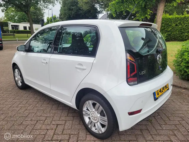 Volkswagen up! 1.0 BMT high up! clima,lm. 2019 Benzine 3