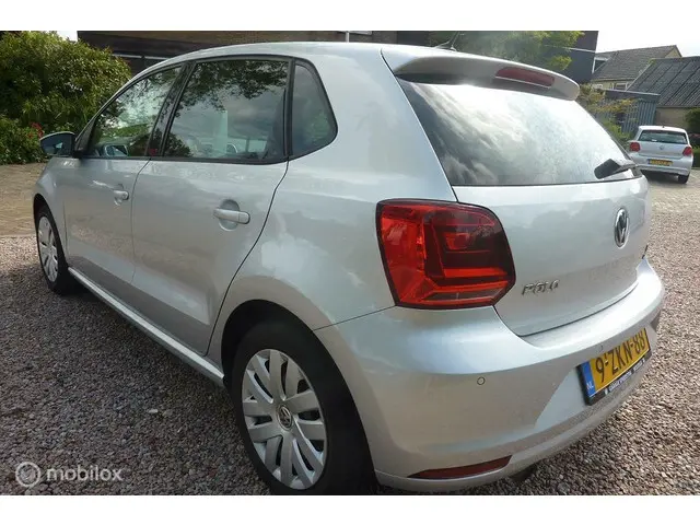 Volkswagen Polo 1.2 TSI Highline met trekhaak 2015 Benzine 8