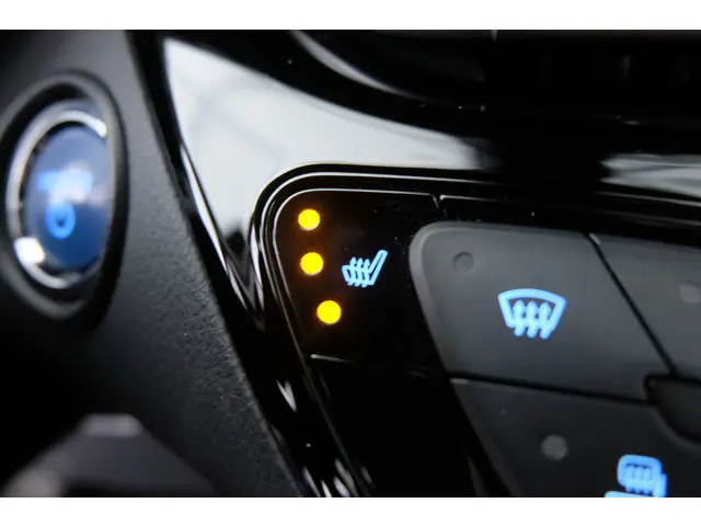 Toyota C-HR 1.8 Hybrid Executive 2018 Hybride Benzine 18