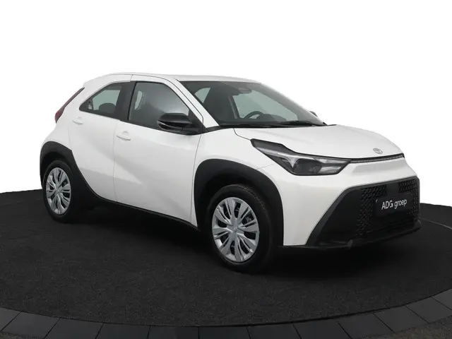 Toyota Aygo X Hybrid 115 play 2025 Hybride Benzine 14