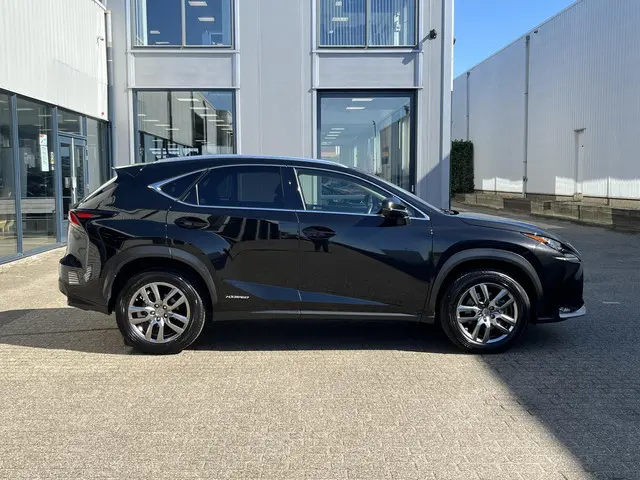 Lexus NX 300h AWD Luxury Line 2015 Hybride Benzine 3