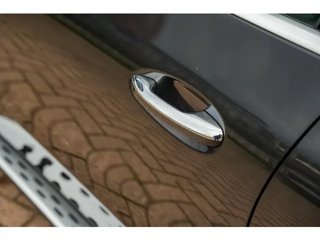 Mercedes-Benz GLC 220d 4MATIC AMG Line 2025 Diesel 35