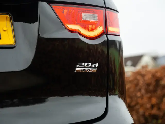 Jaguar F-PACE 2.0 Portfolio AWD 20d 2016 Diesel 27