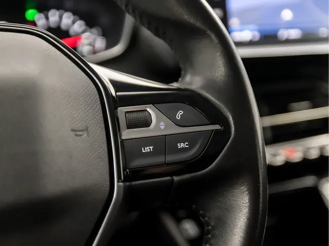 Peugeot 2008 1.2 PureTech Sport 2021 Benzine 18