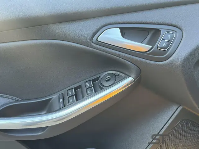 Ford Focus Wagon 2.0 ST-3|Uniek|ALERT 2015 Benzine 26