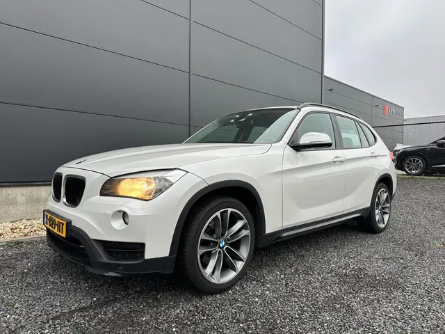 BMW X1 SDrive20i Leder | Cruise Control 2015 Benzine 2