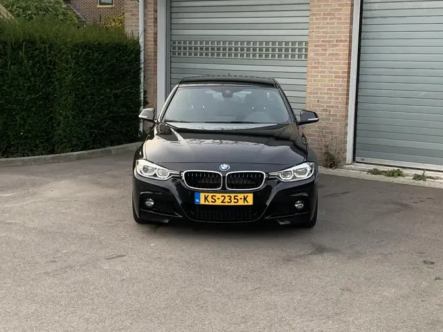BMW 3 Serie 330e 2016 Hybride Benzine 6