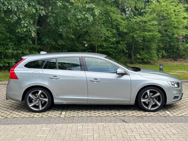 Volvo V60 1.6 T3 R-Design Trekhaak 2015 Benzine 4