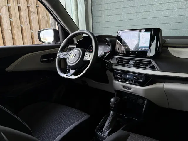 Suzuki Swift 1.2 Select Smart Hybrid 2024 Benzine 23