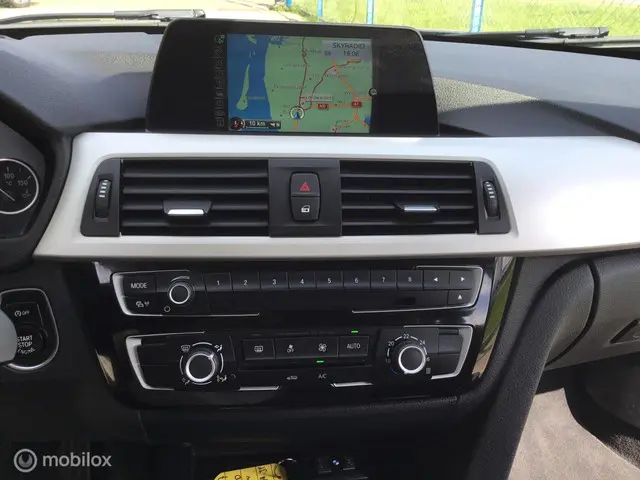 BMW 3 Serie Touring 318d - APK NIEUW 2017 Diesel 14