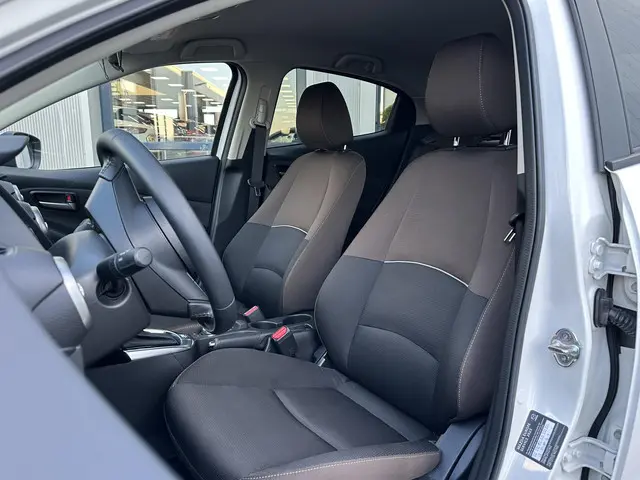 Mazda 2 1.5 Skyactiv-G Luxury 2023 Benzine 16