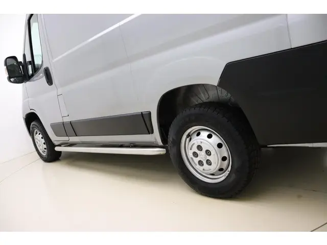 Peugeot Boxer 330 2.2 BlueHDi L1H1 Premium 2020 Diesel 12
