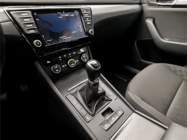 Škoda Superb Combi 1.6 TDI Sportline 2016 Diesel 10