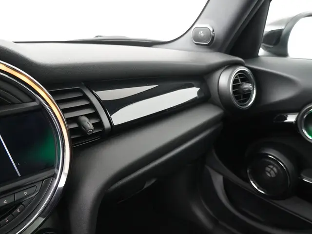 MINI 5-Deurs Cooper Dalston Edition 2021 Benzine 22