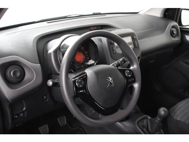 Peugeot 108 1.0 e-VTi Active 2021 Benzine 9