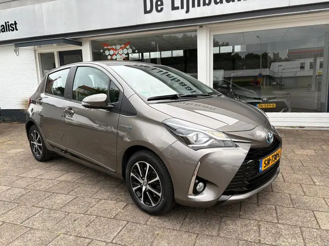 Toyota Yaris 1.5 Hybrid Executive 2018 Hybride Benzine 6