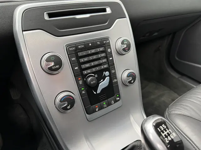 Volvo V70 2.0 T4 Inscription Edition 2015 Benzine 31