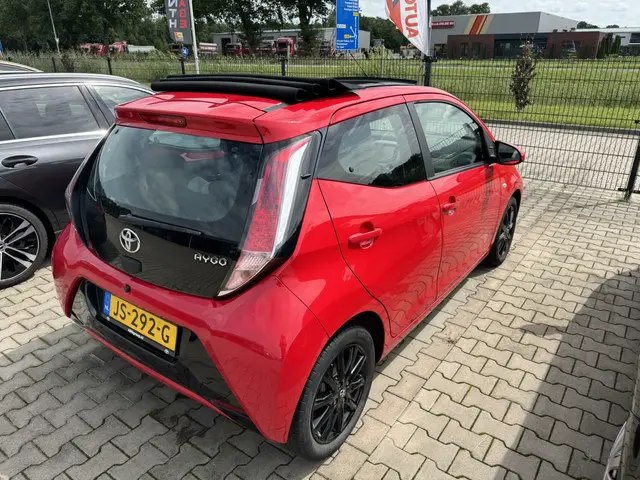 Toyota Aygo 1.0 VVT-i X Air Edition ( Cabrio ) 2016 Benzine 13
