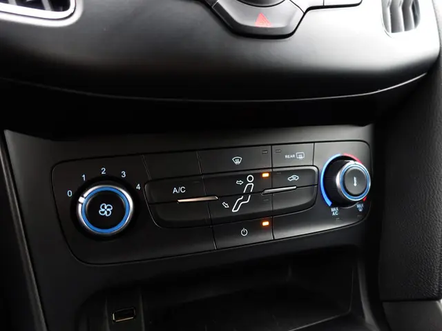 Ford Focus 1.0 Trend- 2018 Benzine 10