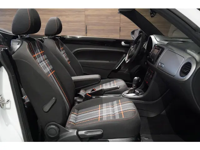 Volkswagen Beetle Cabriolet 1.2 TSI Club 2016 Benzine 10