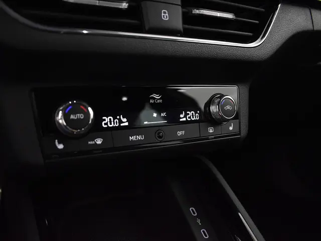 Škoda Kamiq 1.0 Tsi 110pk DSG Monte Carlo 2024 Benzine 21