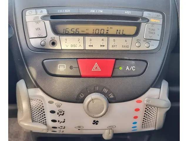 Toyota Aygo 1.0 VVT-i Comfort 2012 Benzine 8