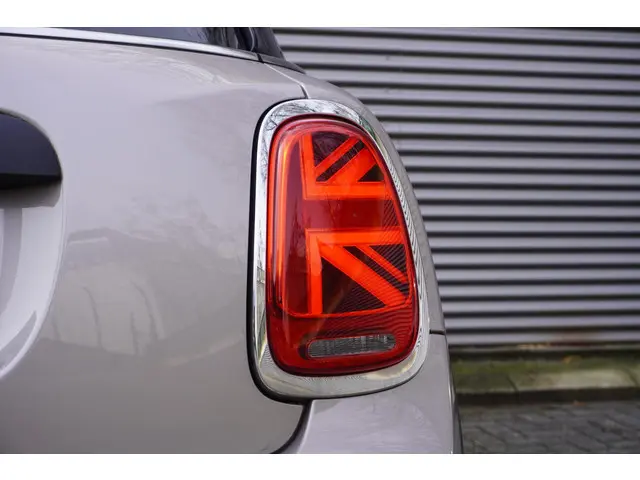 MINI 5-Deurs One 2022 Benzine 9