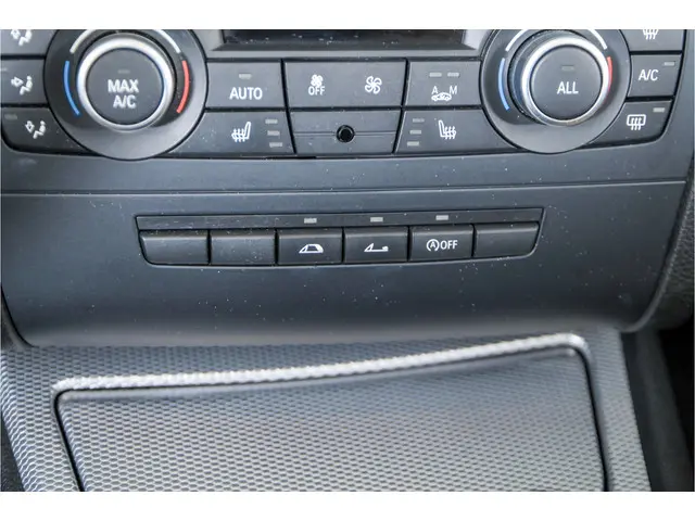 BMW 1 Serie Cabrio 120i High Executive 2012 Benzine 32