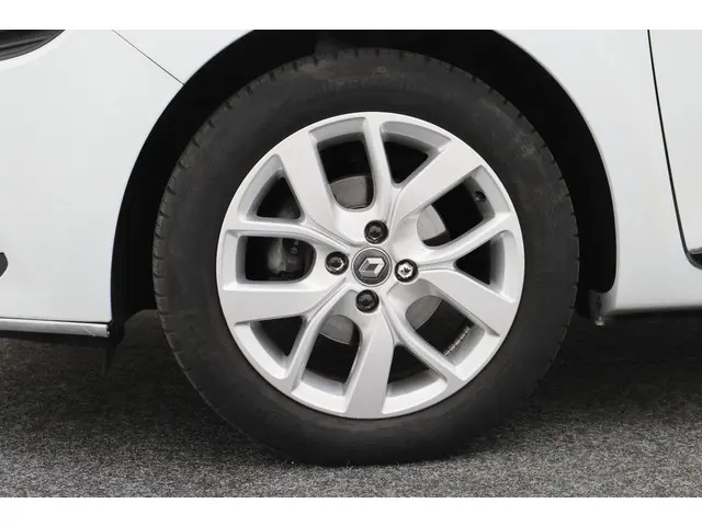 Renault Clio Estate 0.9 TCe Limited 2018 Benzine 17