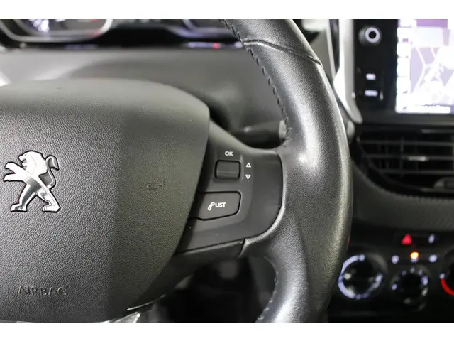 Peugeot 2008 1.2 PureTech Blue Lion 2016 Benzine 17