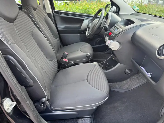 Peugeot 107 1.0 Active AUTOMAAT!!! 2013 Benzine 6