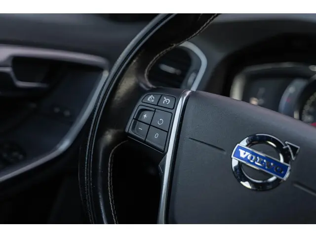 Volvo V60 1.5 T3 R-Design 2016 Benzine 34