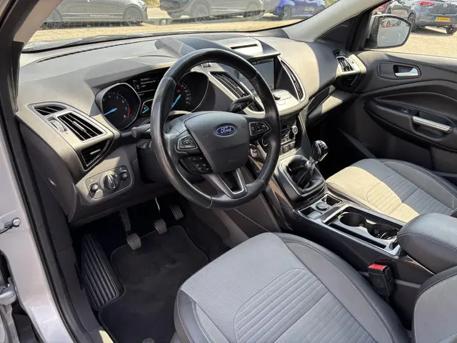 Ford Kuga 1.5 Titanium Styling Pack 2016 Benzine 3