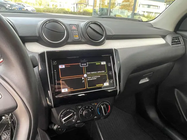 Suzuki Swift 1.2 Select Smart Hybrid 2024 Benzine 16