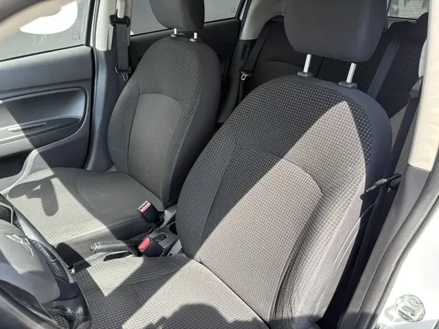 Mitsubishi Space Star 1.0 71pk Intense 2015 Benzine 8