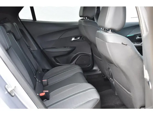 Peugeot 2008 1.2 PureTech Allure 2023 Benzine 16