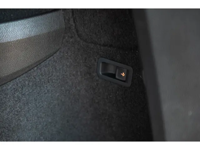 Škoda Karoq 1.5 TSI 150PK DSG Sportline 2021 Benzine 19