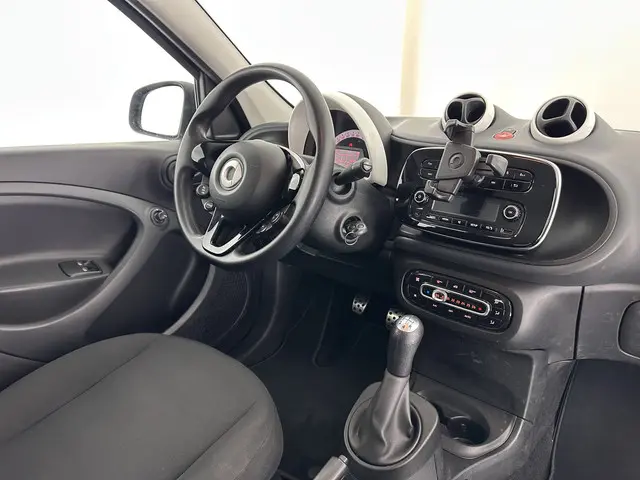 Smart Forfour 1.0 Pure Cool&Audio Pack 2017 Benzine 7