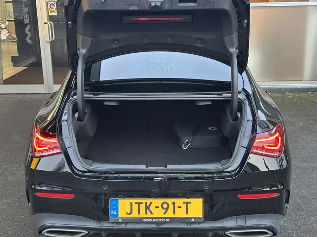 Mercedes-Benz CLA 250 e AMG Line 2022 Hybride Benzine 6