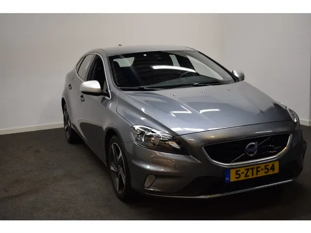 Volvo V40 T3 150pk R-Design 2015 Benzine 31