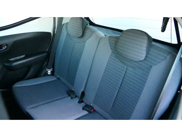 Toyota Aygo 1.0 VVT-i x-play 2020 Benzine 26