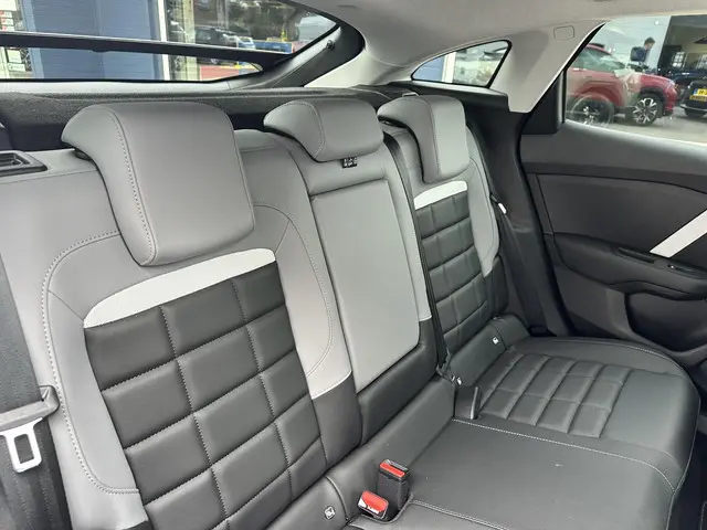 Citroën C4 1.2 Hybrid 145 PK Max 2025 Hybride Benzine 32