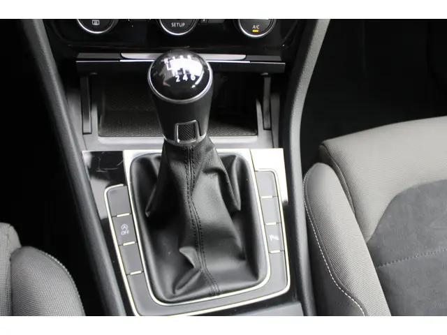 Volkswagen Golf 1.4 TSI Highline 2013 Benzine 25