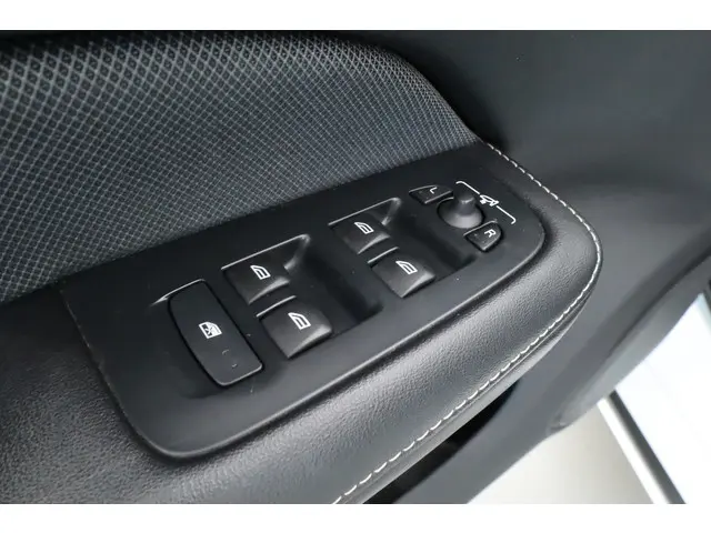 Volvo V60 T8 Recharge R-Design 2022 Hybride Benzine 8