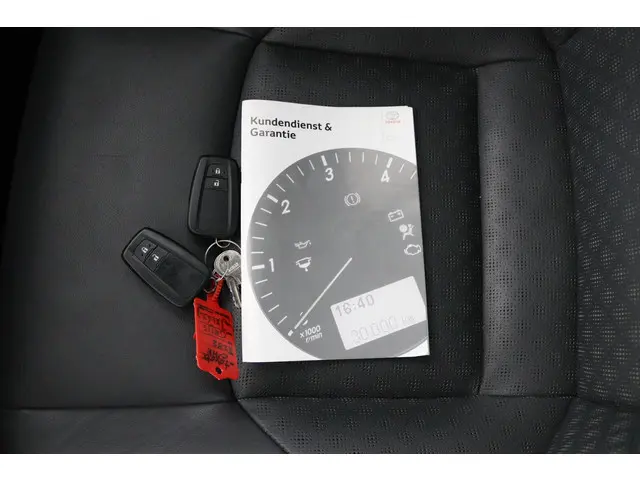 Toyota C-HR 1.8 Hybrid Bi-Tone 2018 Hybride Benzine 11