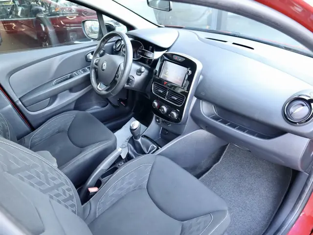 Renault Clio Estate 0.9 TCe Limited 2018 Benzine 18